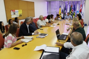 Cons&oacute;rcio discute descentraliza&ccedil;&atilde;o de medicamentos de alto custo