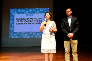 Nova gest&atilde;o prioriza compra de uniformes e kits escolares