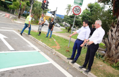 Santo Andr&eacute; instala faixas verdes em cruzamentos para melhorar fluidez no tr&acirc;nsito