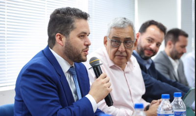 Gilvan debate Reforma Tribut&aacute;ria com prefeitos em Porto Alegre e se re&uacute;ne com governador Eduardo Leite