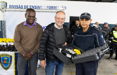 Prefeitura de S&atilde;o Caetano entrega armas de choque, espargidores qu&iacute;micos e uma motocicleta para a GCM
